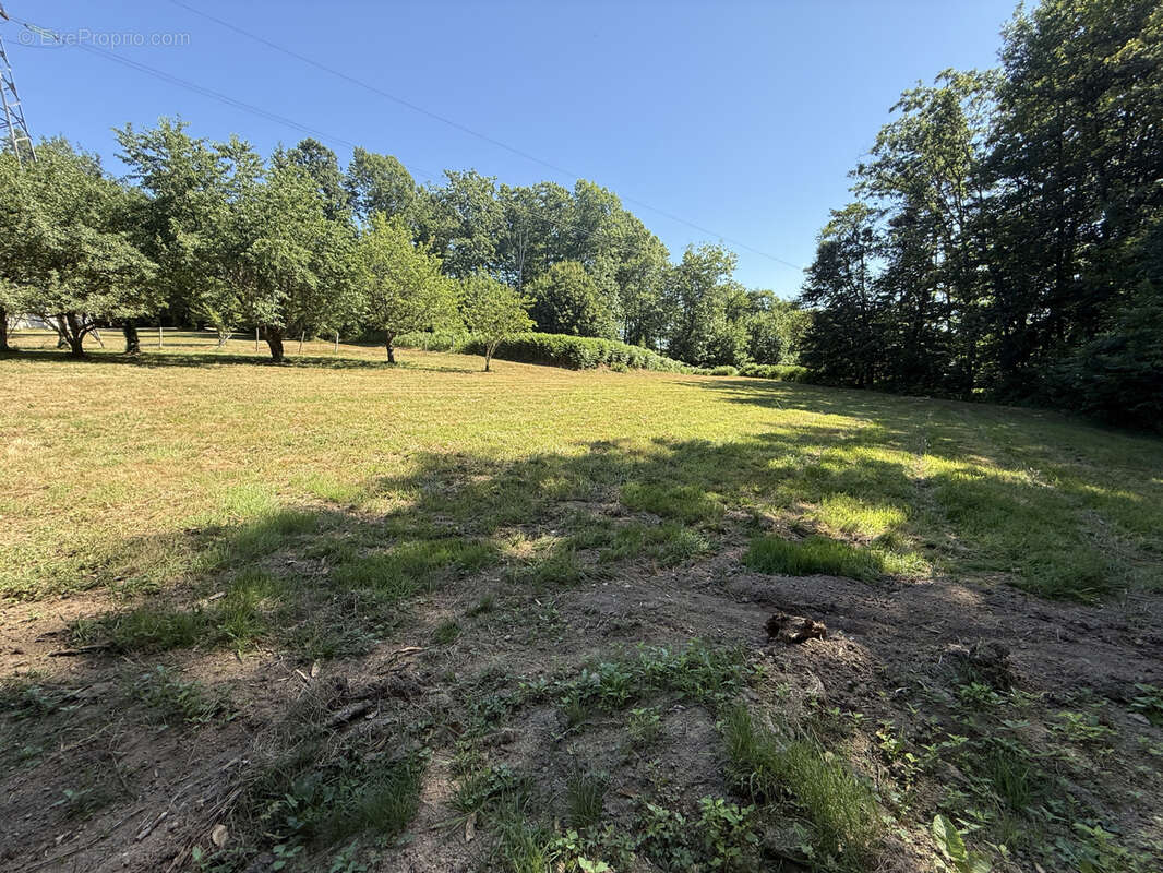 Terrain à PEYRILHAC