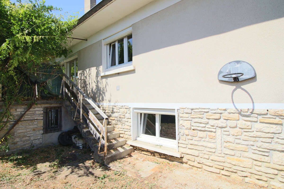 Maison à PUY-L&#039;EVEQUE