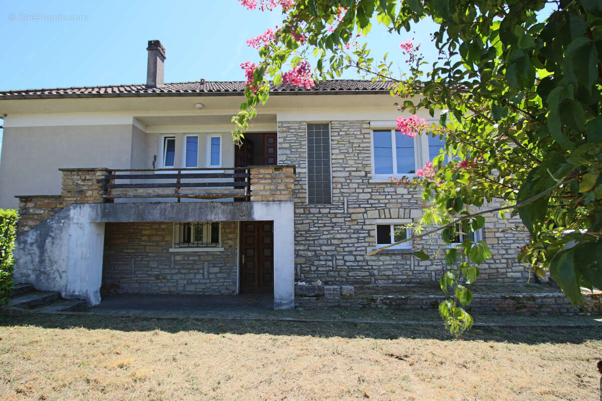 Maison à PUY-L&#039;EVEQUE