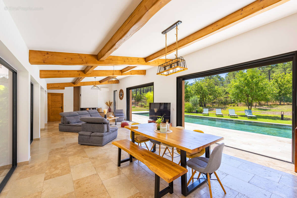 Maison à BAGNOLS-EN-FORET