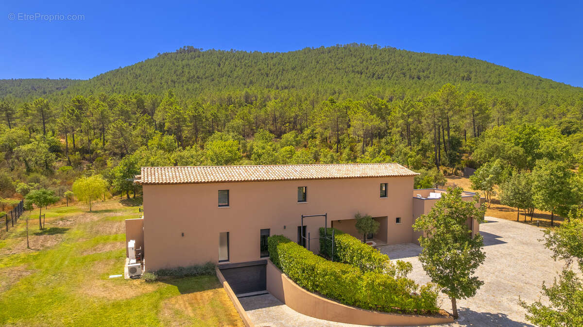 Maison à BAGNOLS-EN-FORET