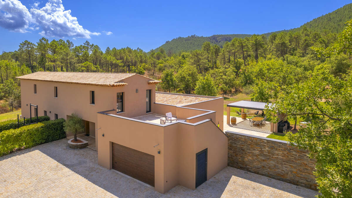 Maison à BAGNOLS-EN-FORET