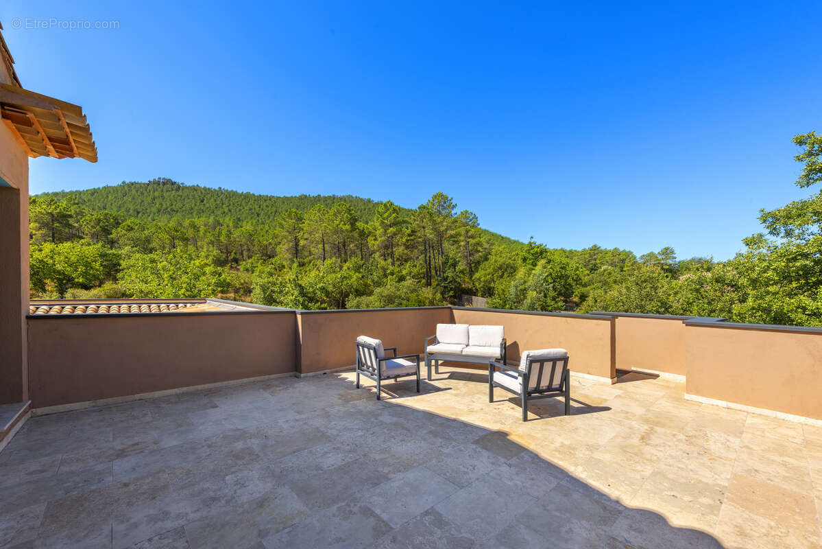 Maison à BAGNOLS-EN-FORET