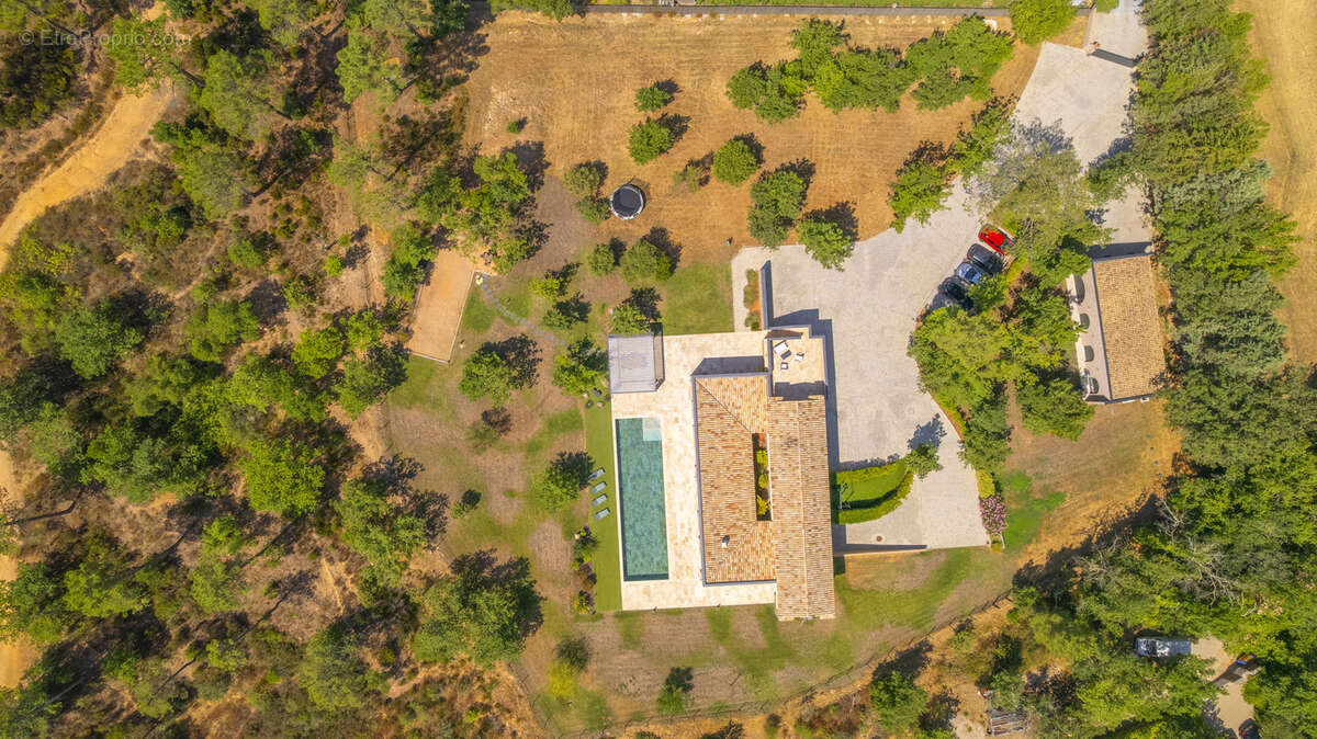 Maison à BAGNOLS-EN-FORET