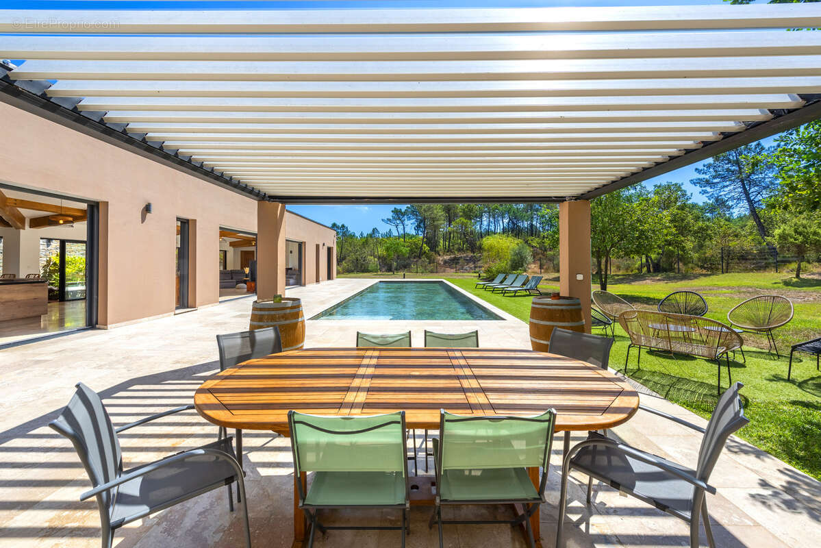 Maison à BAGNOLS-EN-FORET