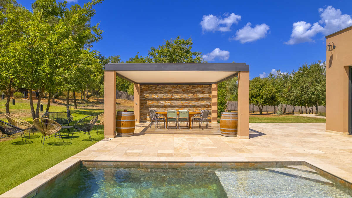 Maison à BAGNOLS-EN-FORET