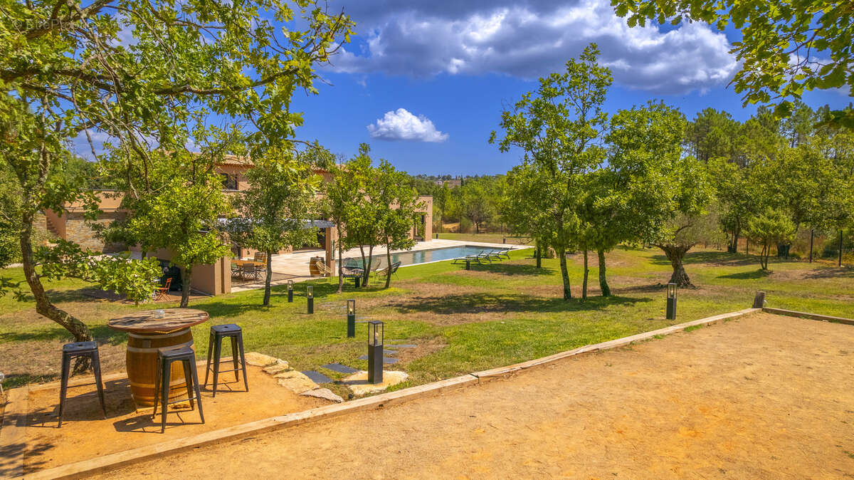 Maison à BAGNOLS-EN-FORET