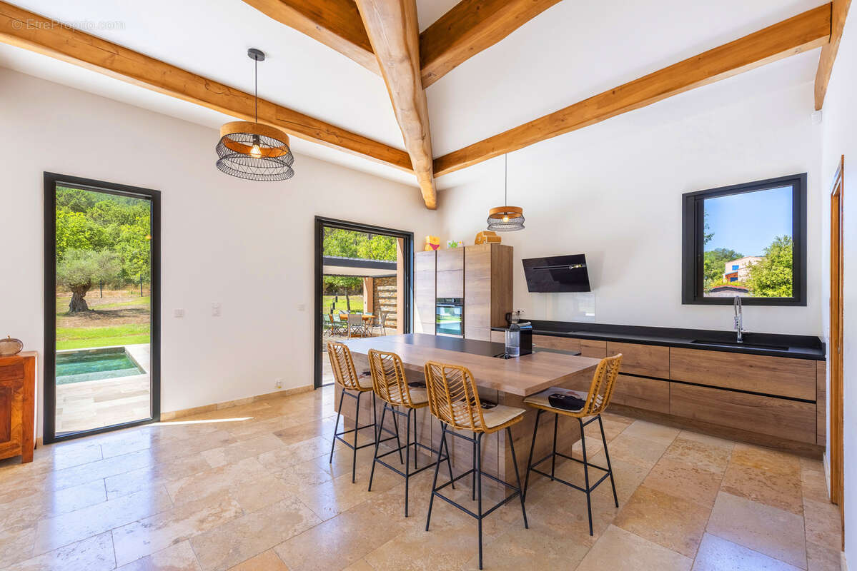 Maison à BAGNOLS-EN-FORET