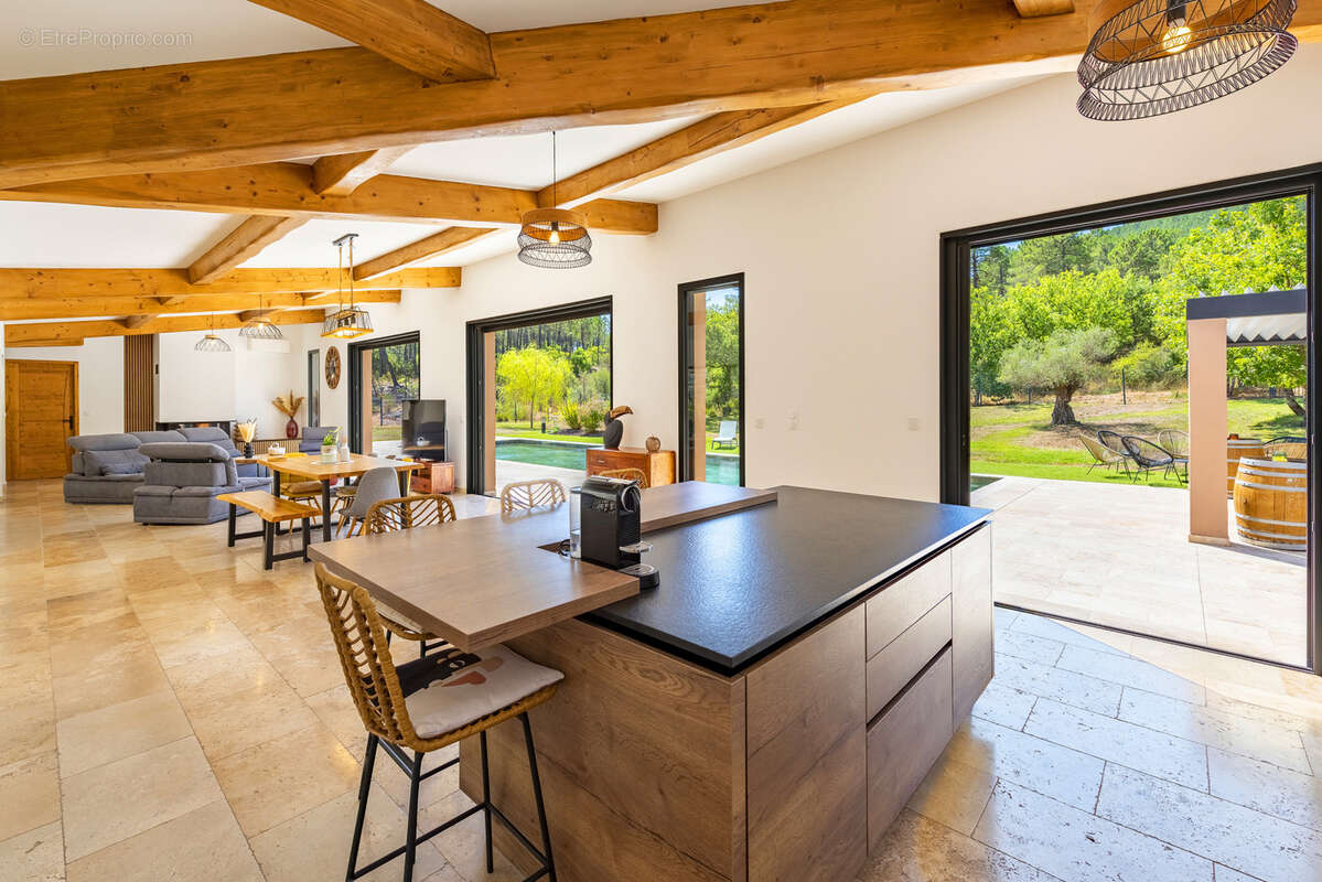 Maison à BAGNOLS-EN-FORET