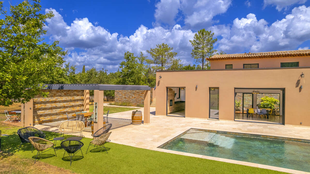 Maison à BAGNOLS-EN-FORET