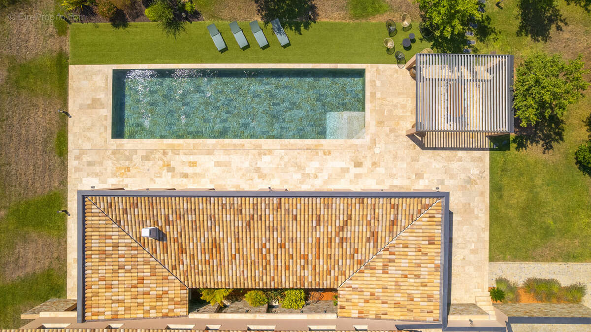 Maison à BAGNOLS-EN-FORET