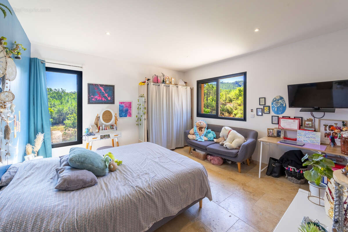 Maison à BAGNOLS-EN-FORET