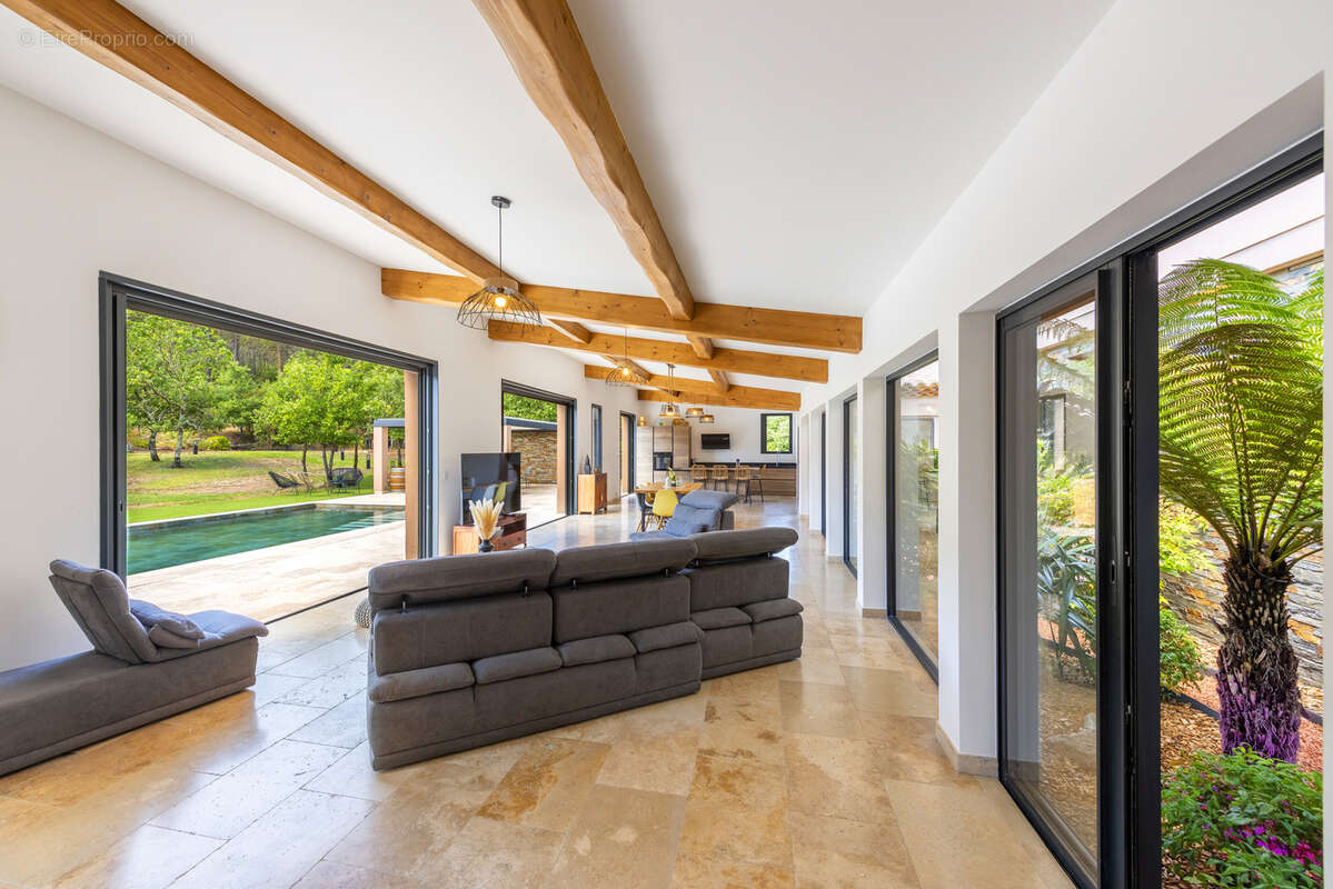 Maison à BAGNOLS-EN-FORET