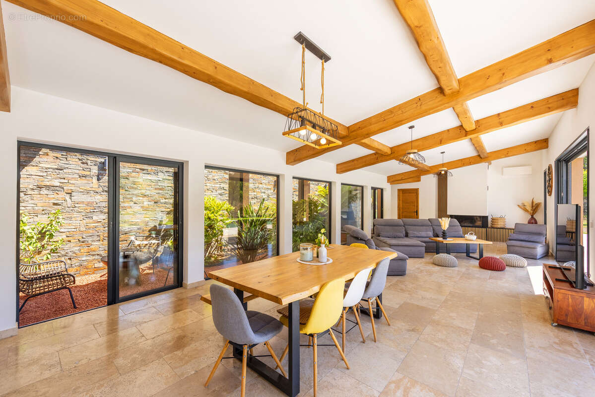 Maison à BAGNOLS-EN-FORET