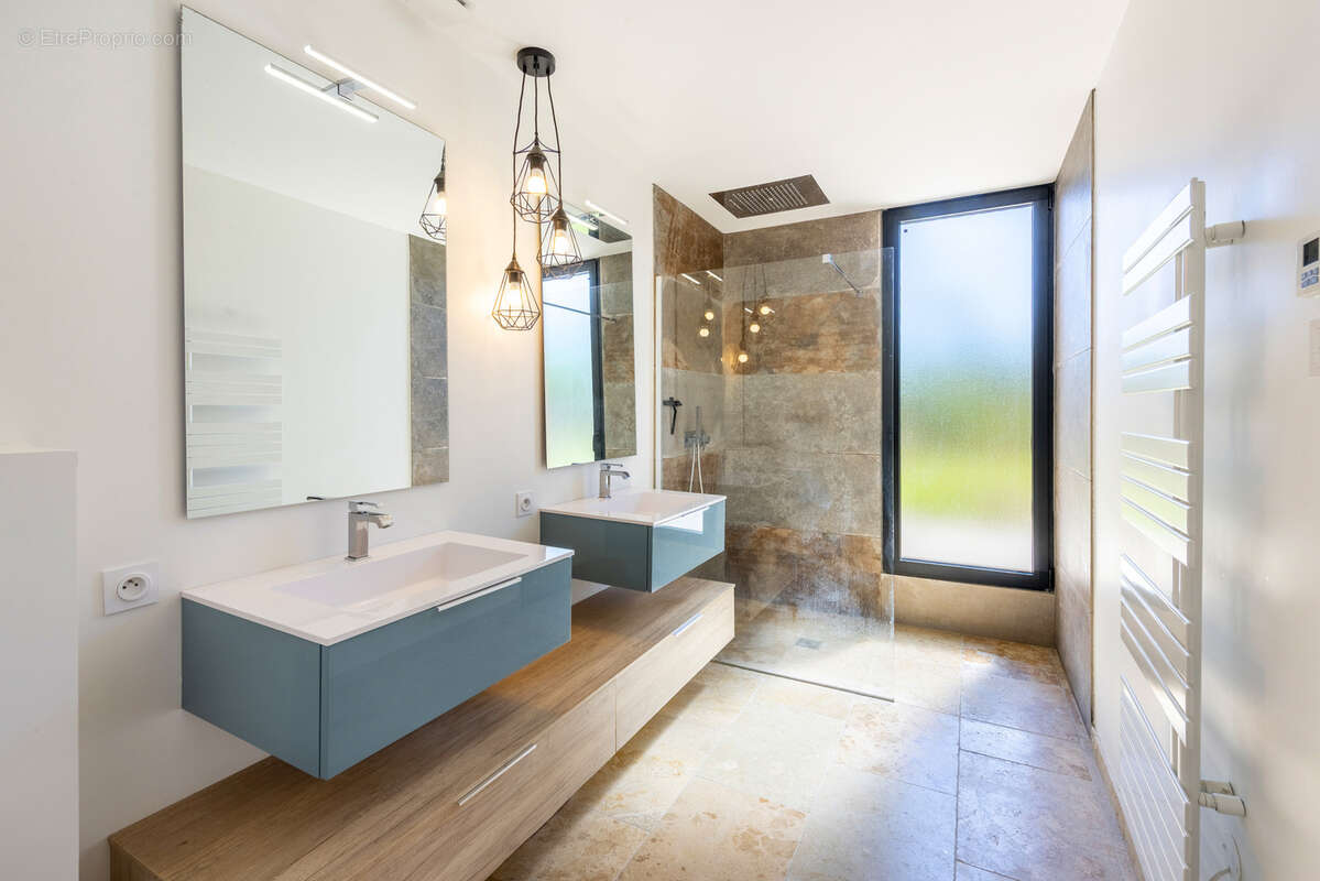 Maison à BAGNOLS-EN-FORET