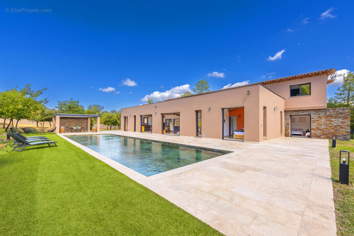 Maison à BAGNOLS-EN-FORET