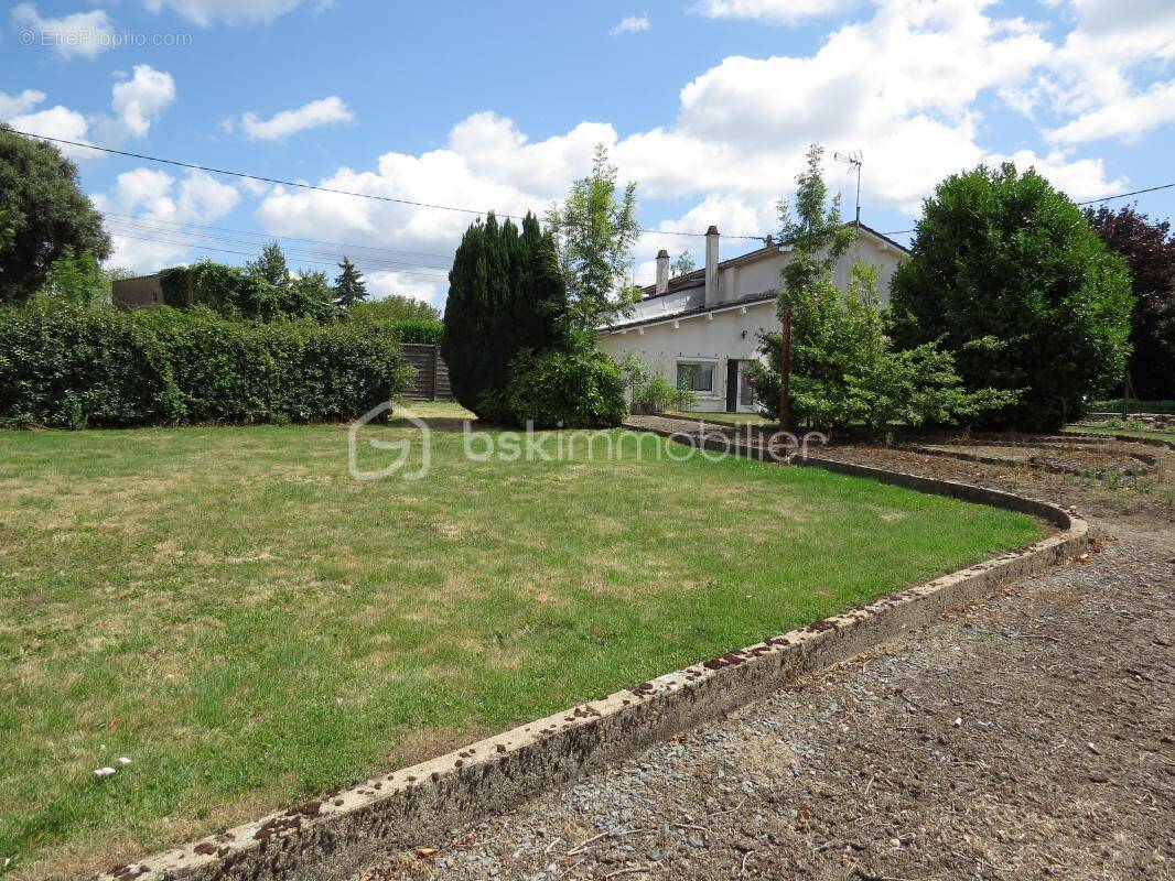 Maison à AZAY-SUR-THOUET