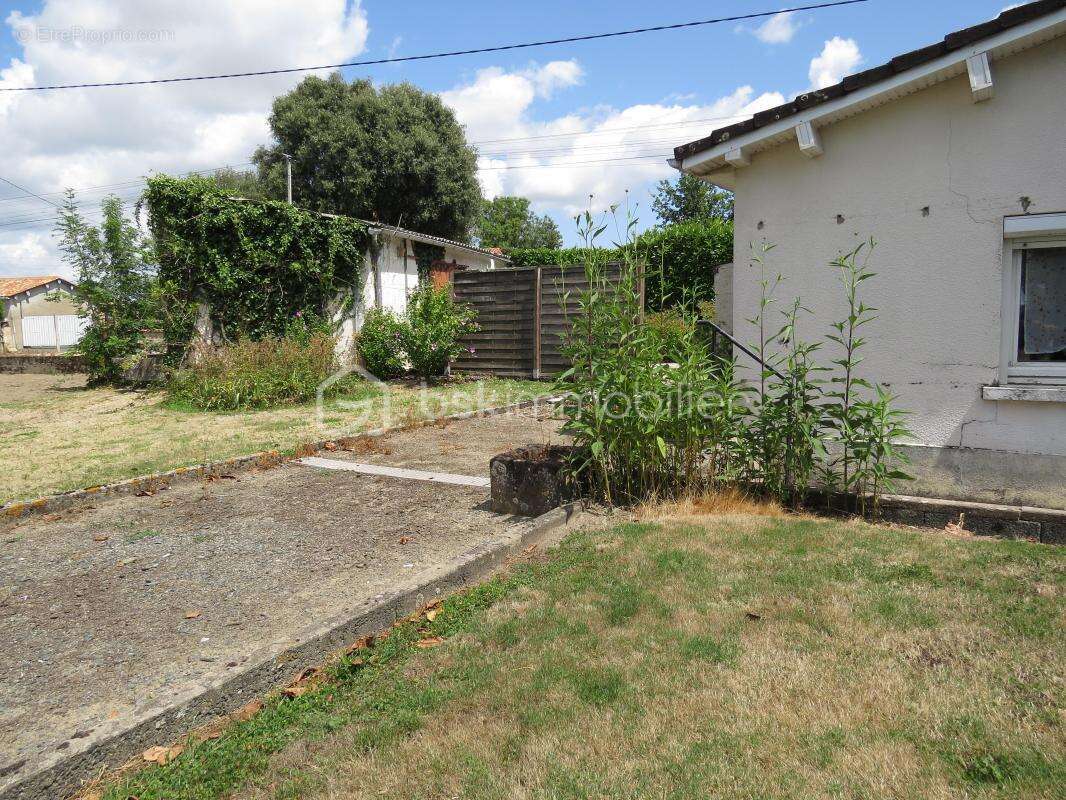 Maison à AZAY-SUR-THOUET