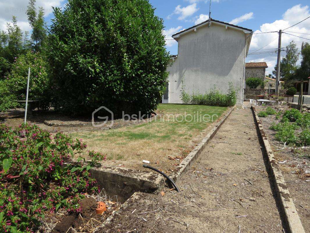 Maison à AZAY-SUR-THOUET