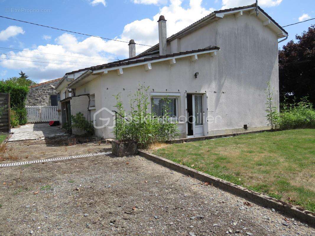 Maison à AZAY-SUR-THOUET