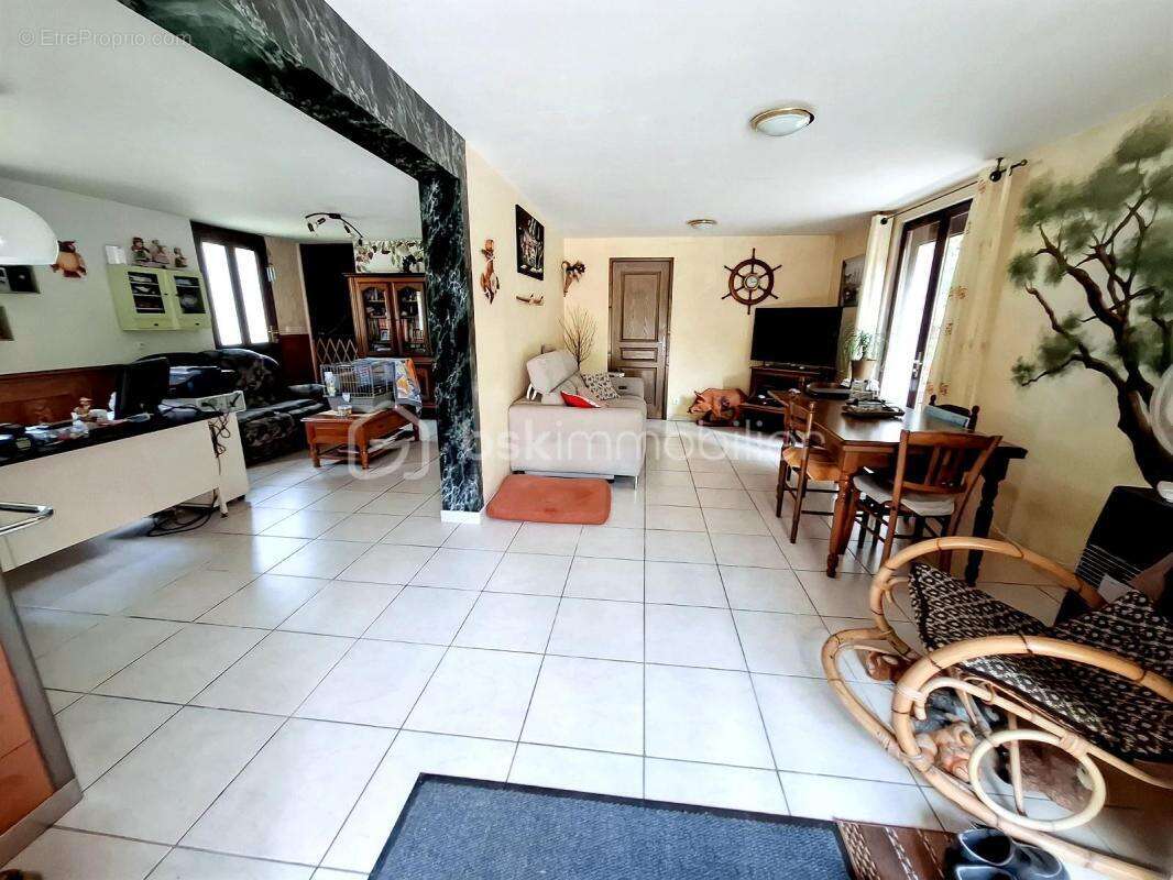 Maison à AIX-EN-OTHE