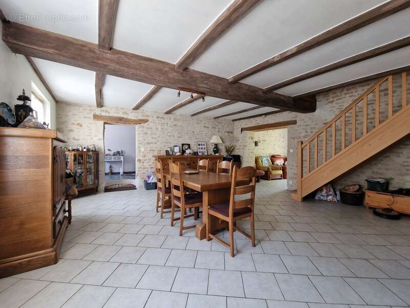 Maison à SAINT-GERMAIN-DE-MARENCENNES