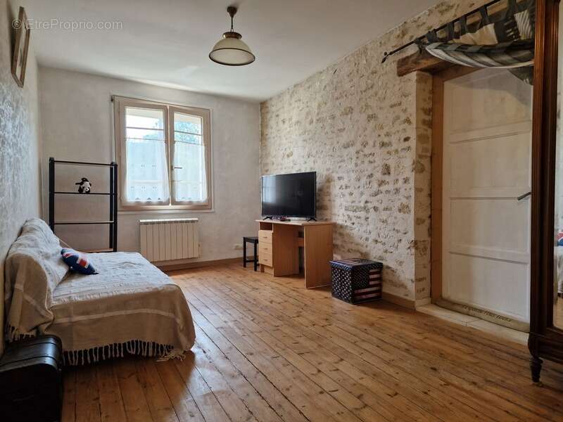 Maison à SAINT-GERMAIN-DE-MARENCENNES