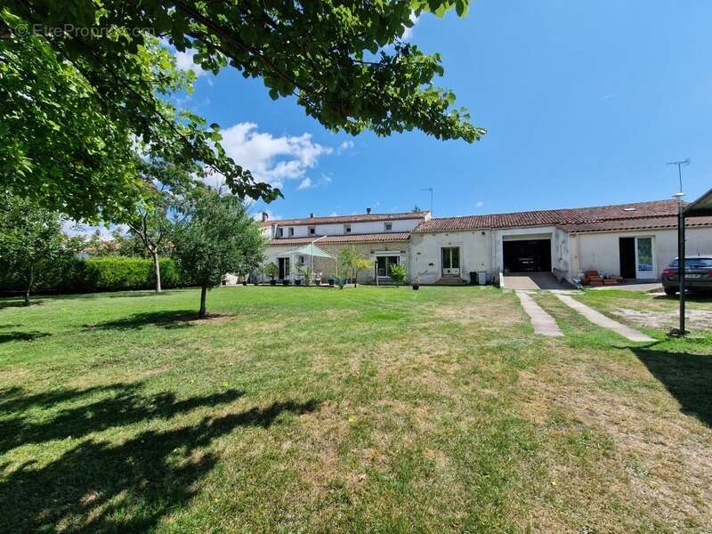 Maison à SAINT-GERMAIN-DE-MARENCENNES