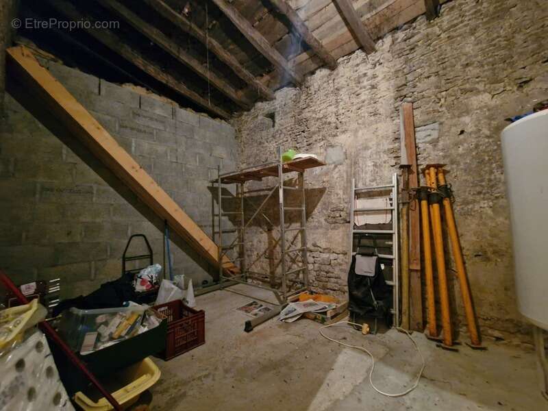 Maison à SAINT-GERMAIN-DE-MARENCENNES