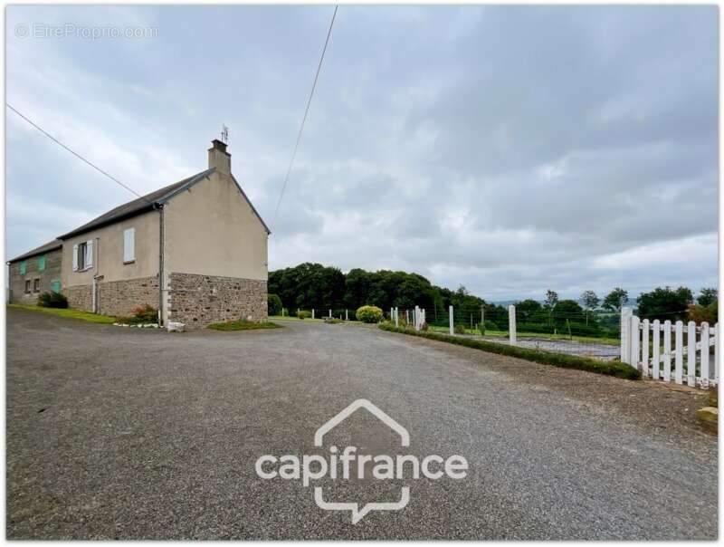 Maison à LA CHAISE-BAUDOUIN