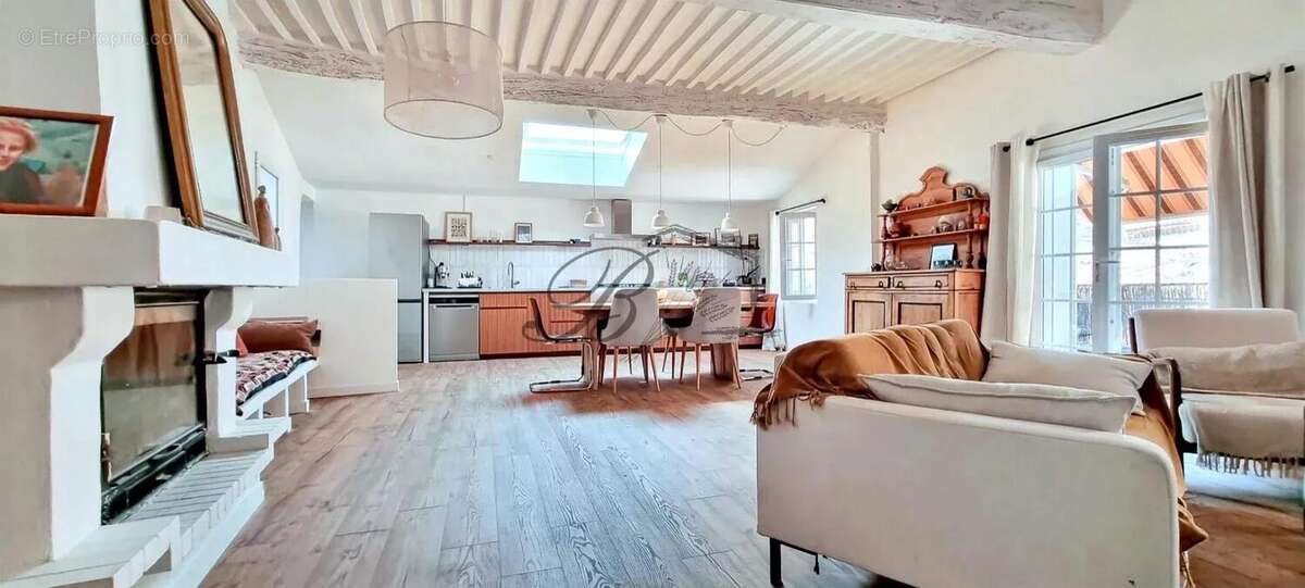 Maison à LA MOTTE-D&#039;AIGUES