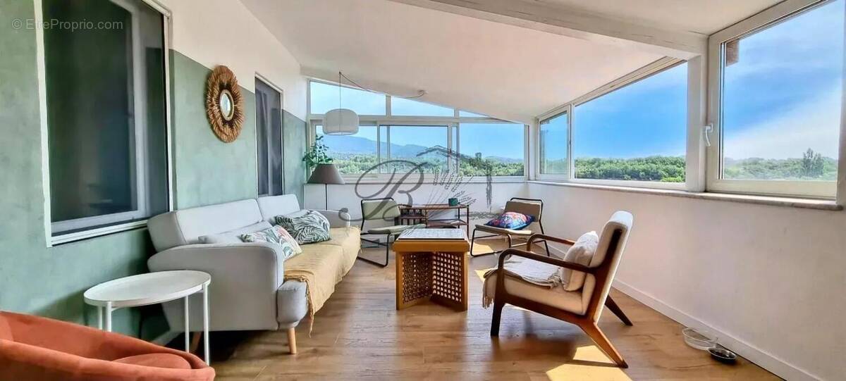 Maison à LA MOTTE-D&#039;AIGUES