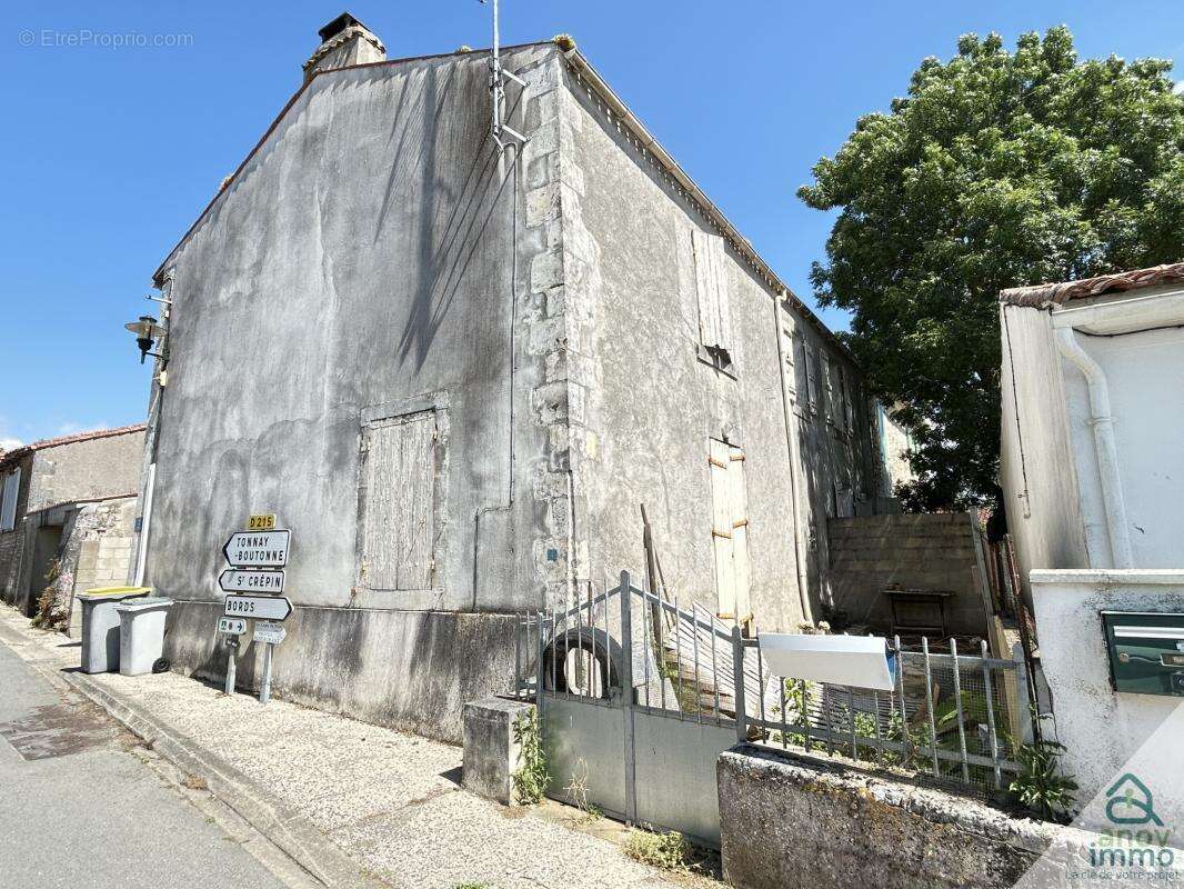 Appartement à SAINT-COUTANT-LE-GRAND