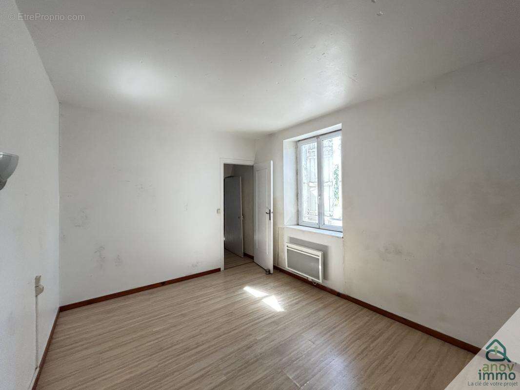 Appartement à SAINT-COUTANT-LE-GRAND