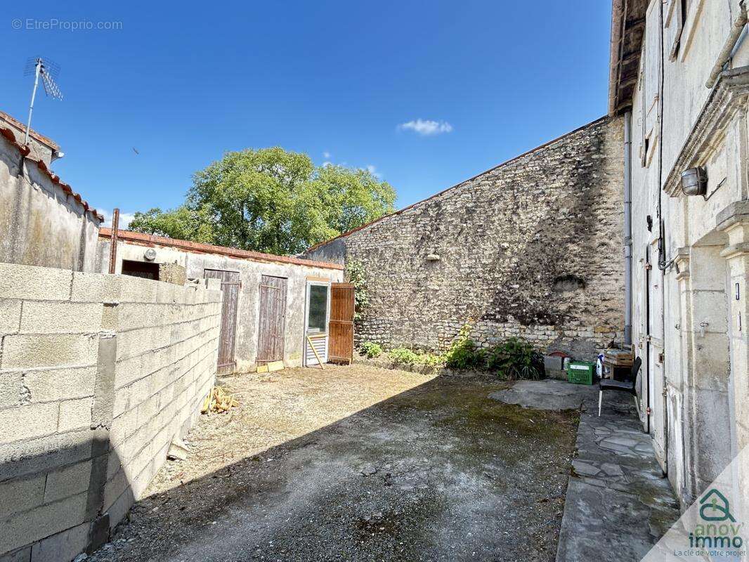 Appartement à SAINT-COUTANT-LE-GRAND