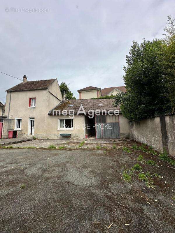 Maison à PONT-SUR-YONNE