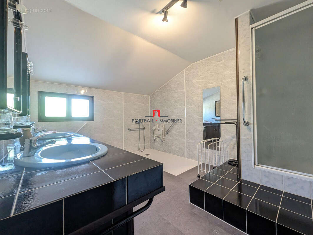 Maison à SAINT-GEORGES-DES-AGOUTS