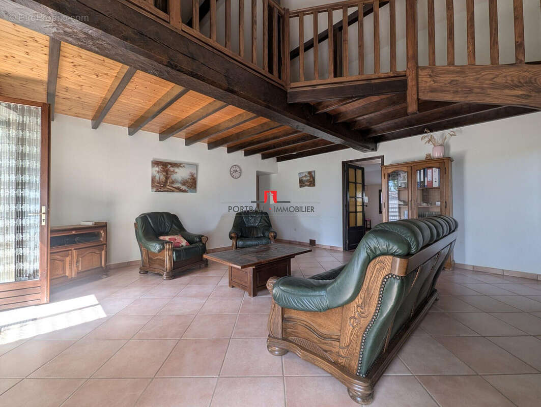 Maison à SAINT-GEORGES-DES-AGOUTS