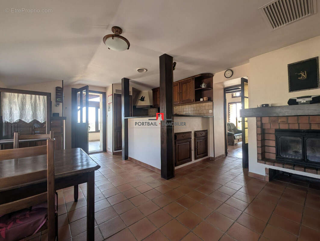 Maison à SAINT-GEORGES-DES-AGOUTS