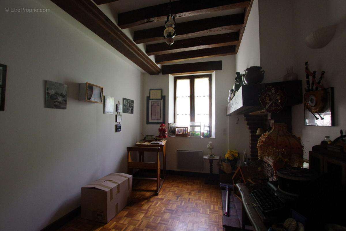 Maison à SAINTE-GENEVIEVE-DES-BOIS