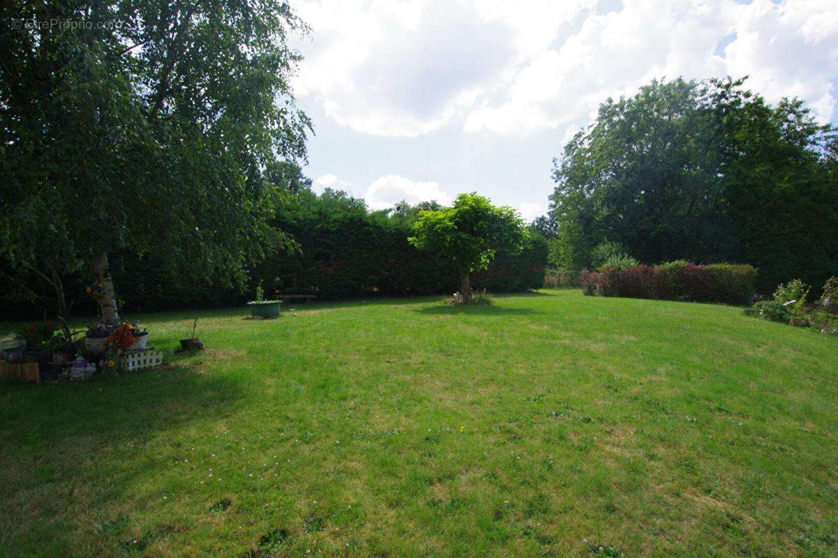 Maison à SAINTE-GENEVIEVE-DES-BOIS