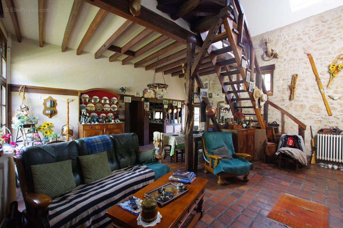 Maison à SAINTE-GENEVIEVE-DES-BOIS