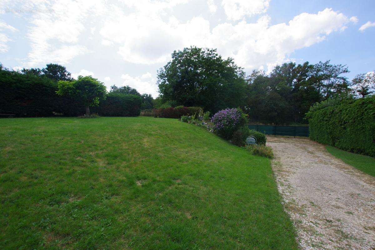 Maison à SAINTE-GENEVIEVE-DES-BOIS