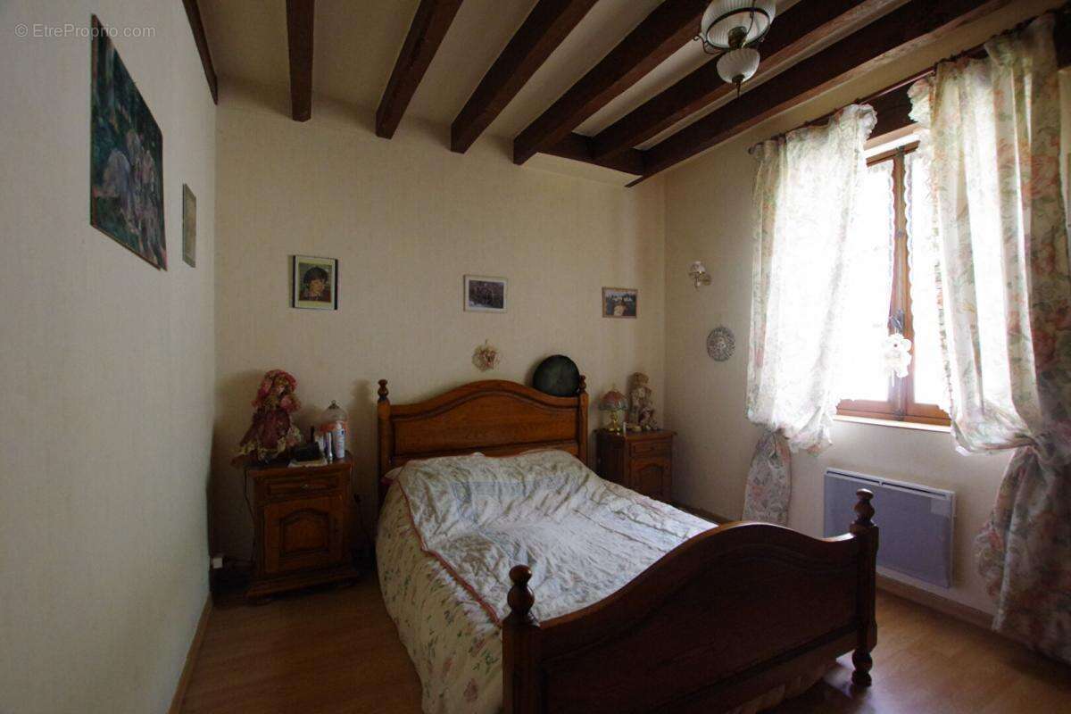 Maison à SAINTE-GENEVIEVE-DES-BOIS