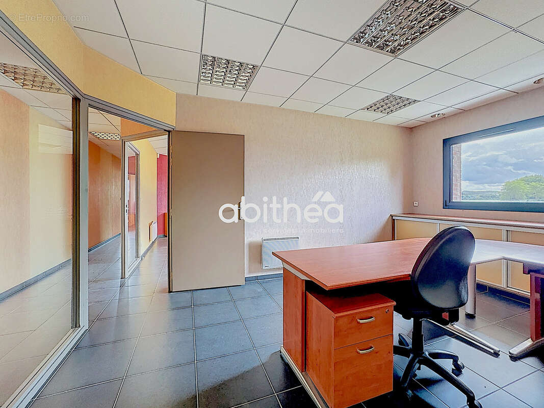 Commerce à COURRIERES