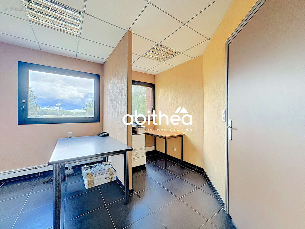 Commerce à COURRIERES