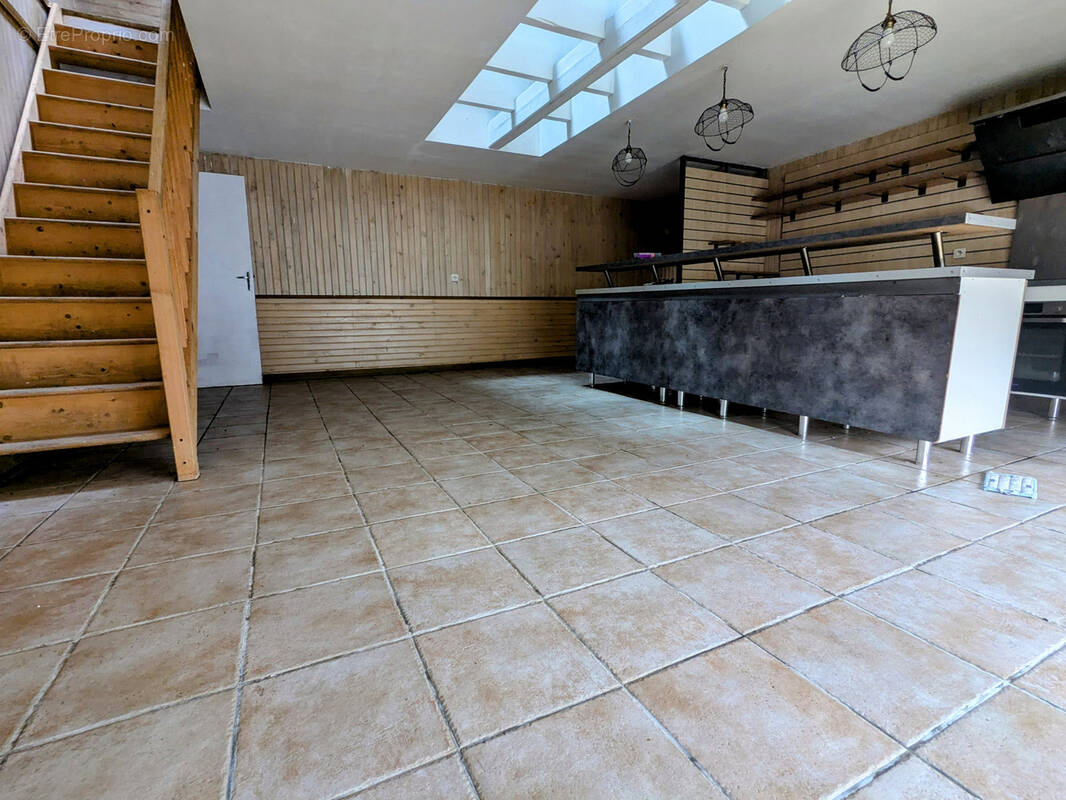 Maison à SAINT-JULIEN-DE-VOUVANTES