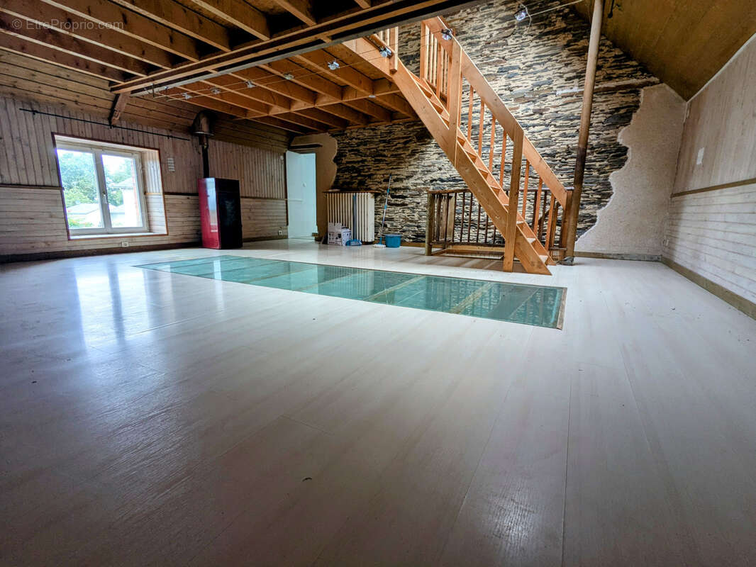 Maison à SAINT-JULIEN-DE-VOUVANTES