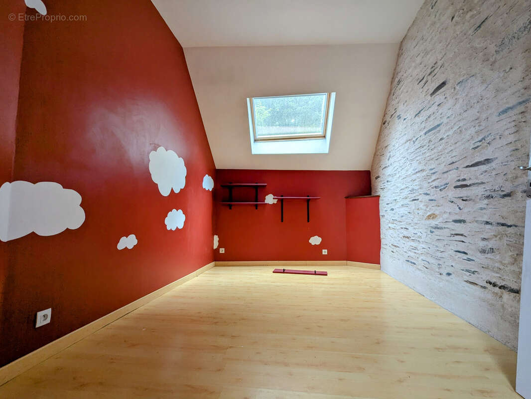 Maison à SAINT-JULIEN-DE-VOUVANTES