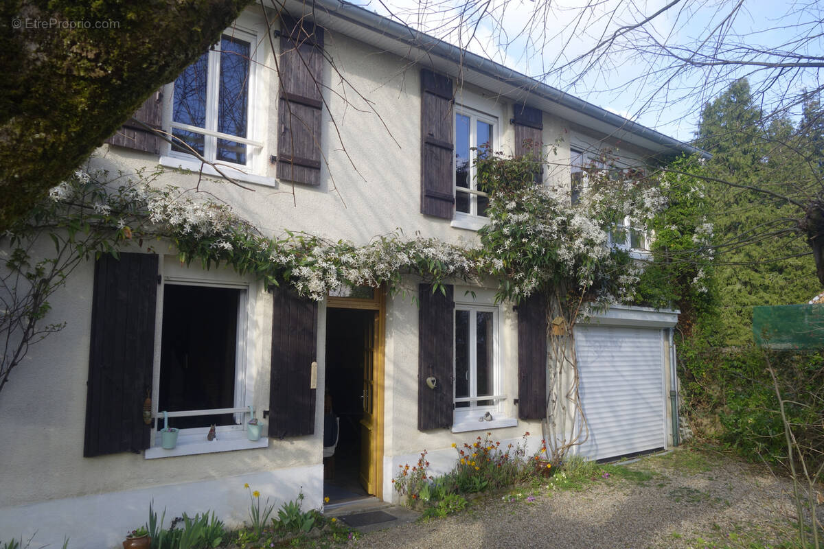 Maison à SAINT-YRIEIX-LA-PERCHE